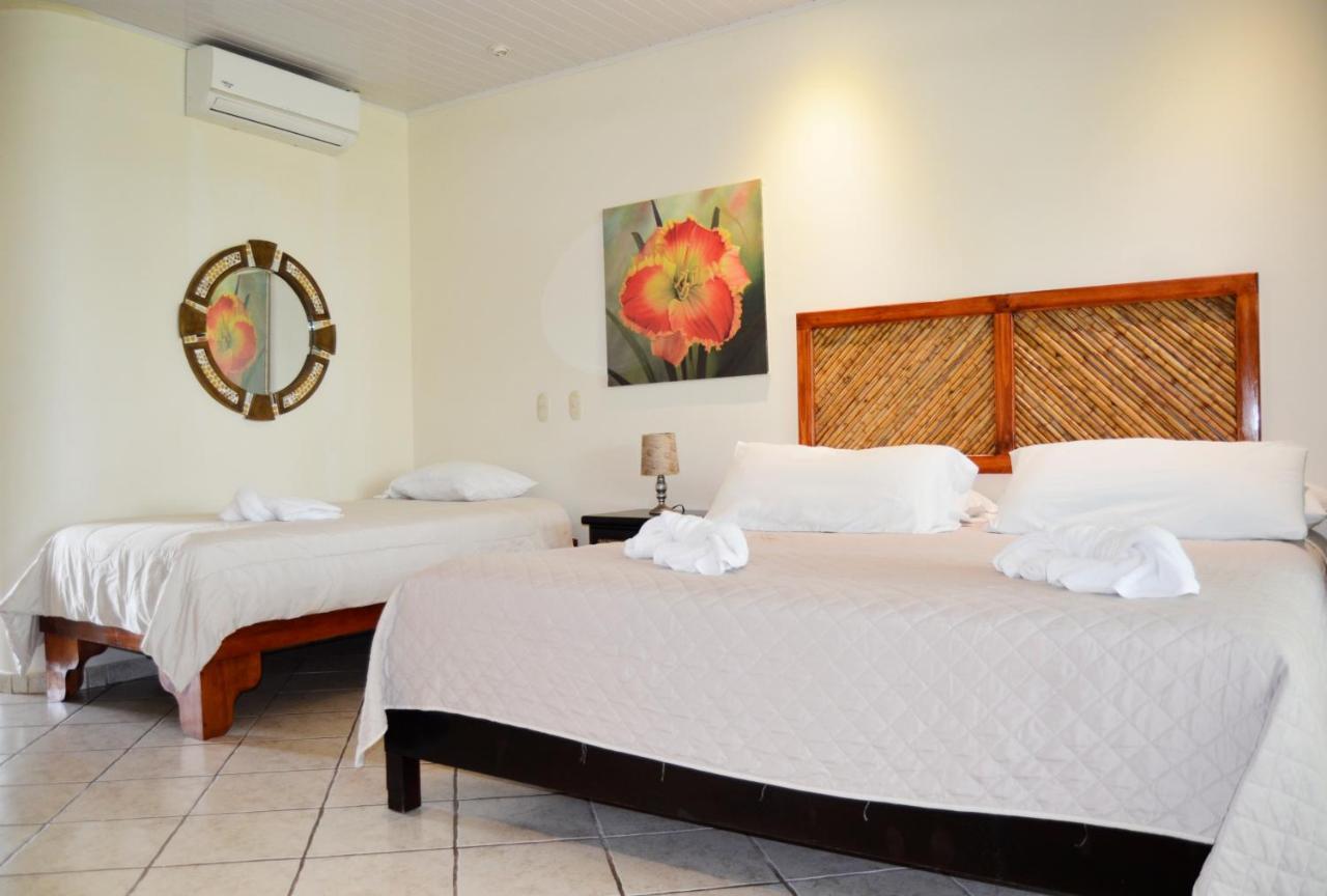 Cocomar Beachfront Hotel Парріта Екстер'єр фото